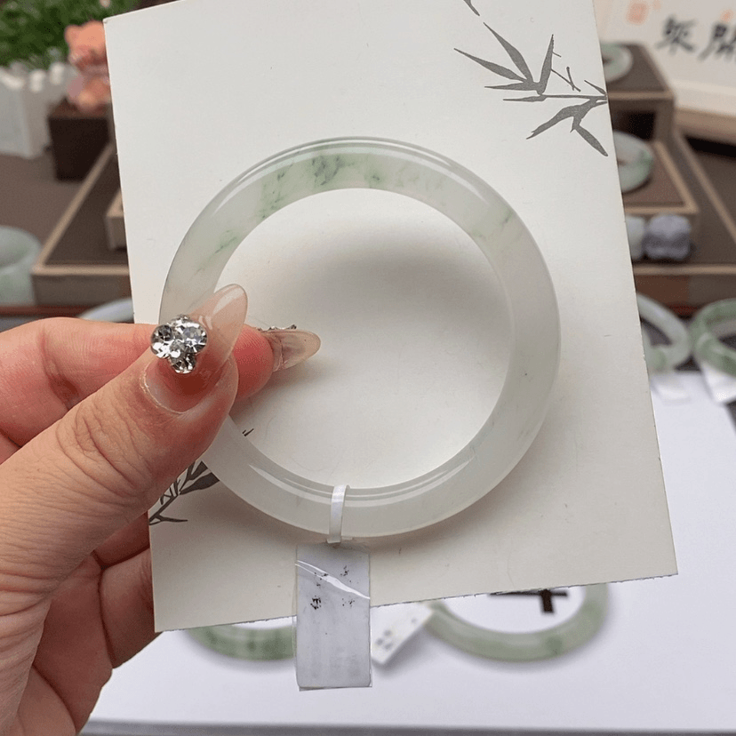 【闪购商品】石英质玉手镯未镶嵌阿*u