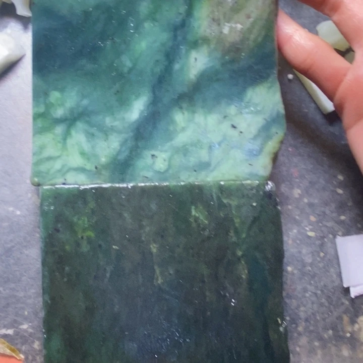 透闪石质玉挂件足铂镶嵌