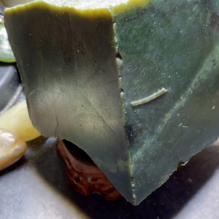 透闪石质玉挂件未镶嵌