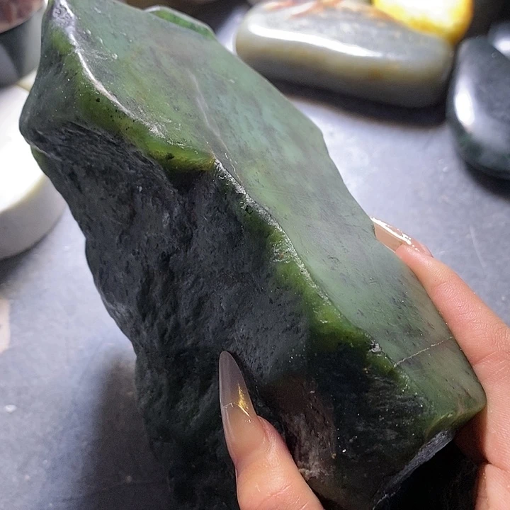 透闪石质玉挂件未镶嵌