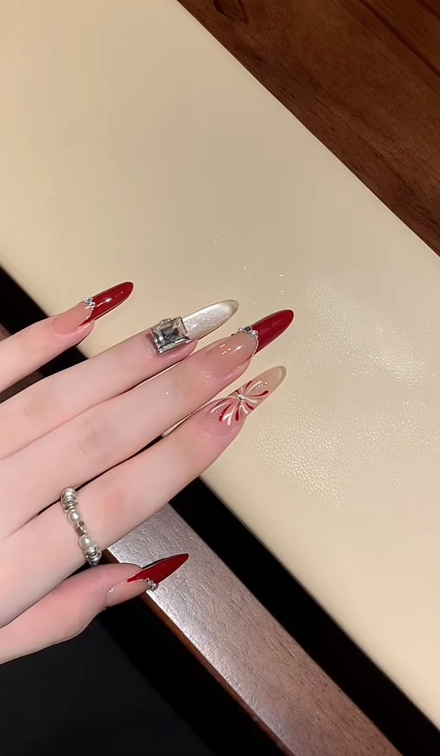 高级欧美长杏仁甲新年圣诞红色法式多彩烟花可拆卸成品穿戴美甲