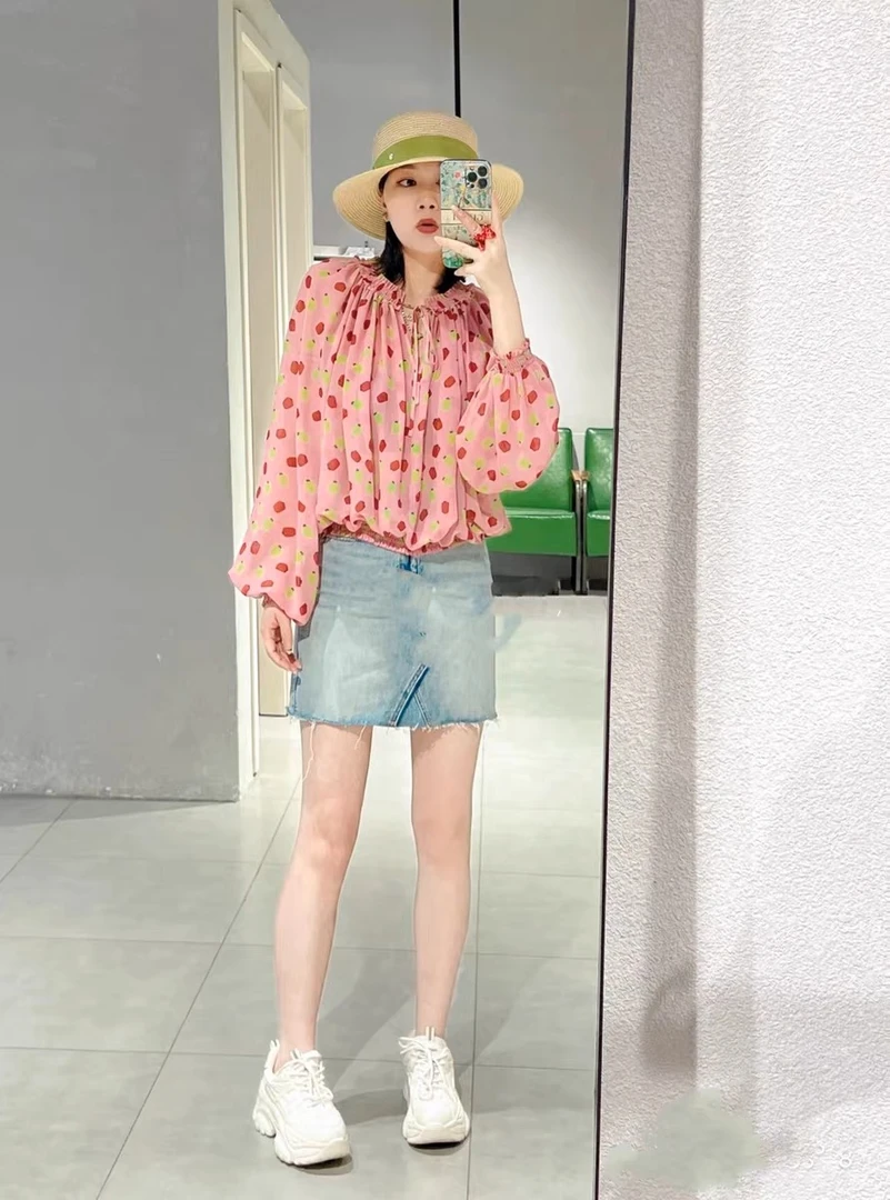 UY设计师品牌草莓印花甜美可爱圆领套头上衣