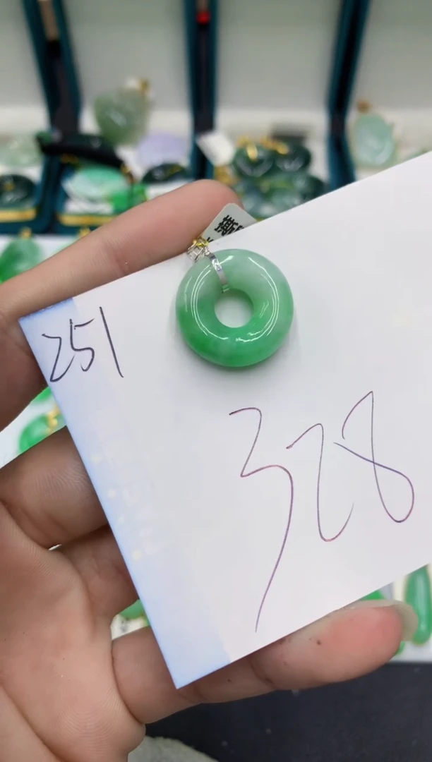 【闪购商品】翡翠颈饰18K金镶嵌翡翠