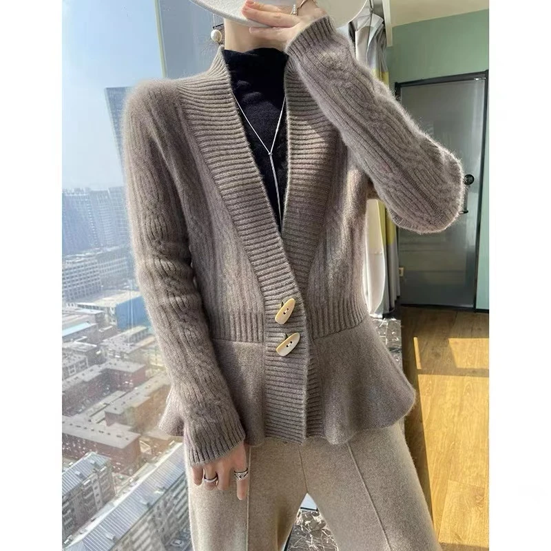 秋冬女士针织毛衣时尚百搭牛角扣开衫