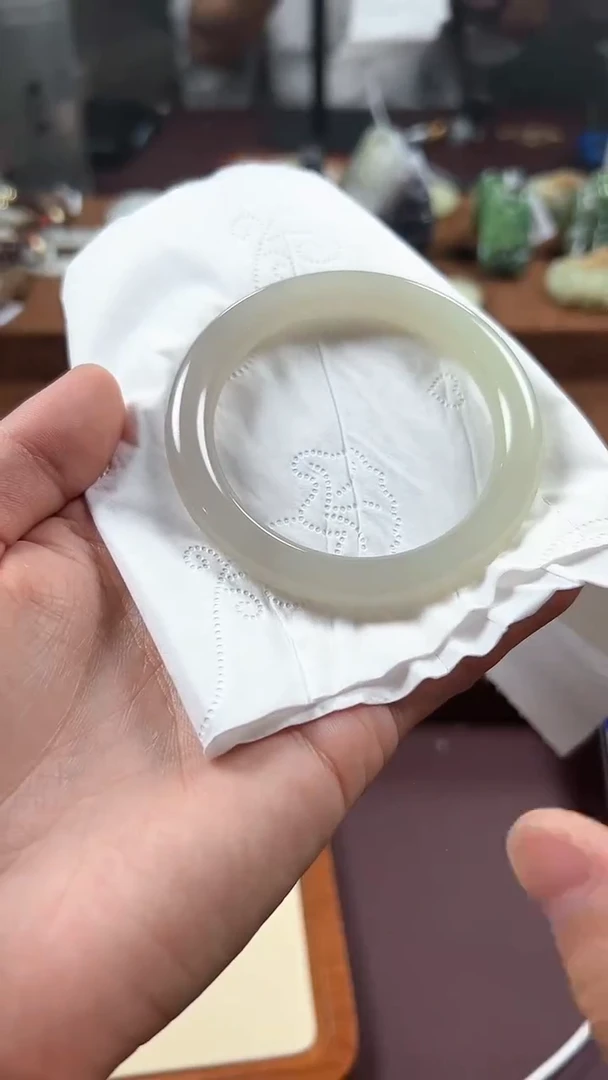 【闪购商品】和田玉手镯未镶嵌56  57