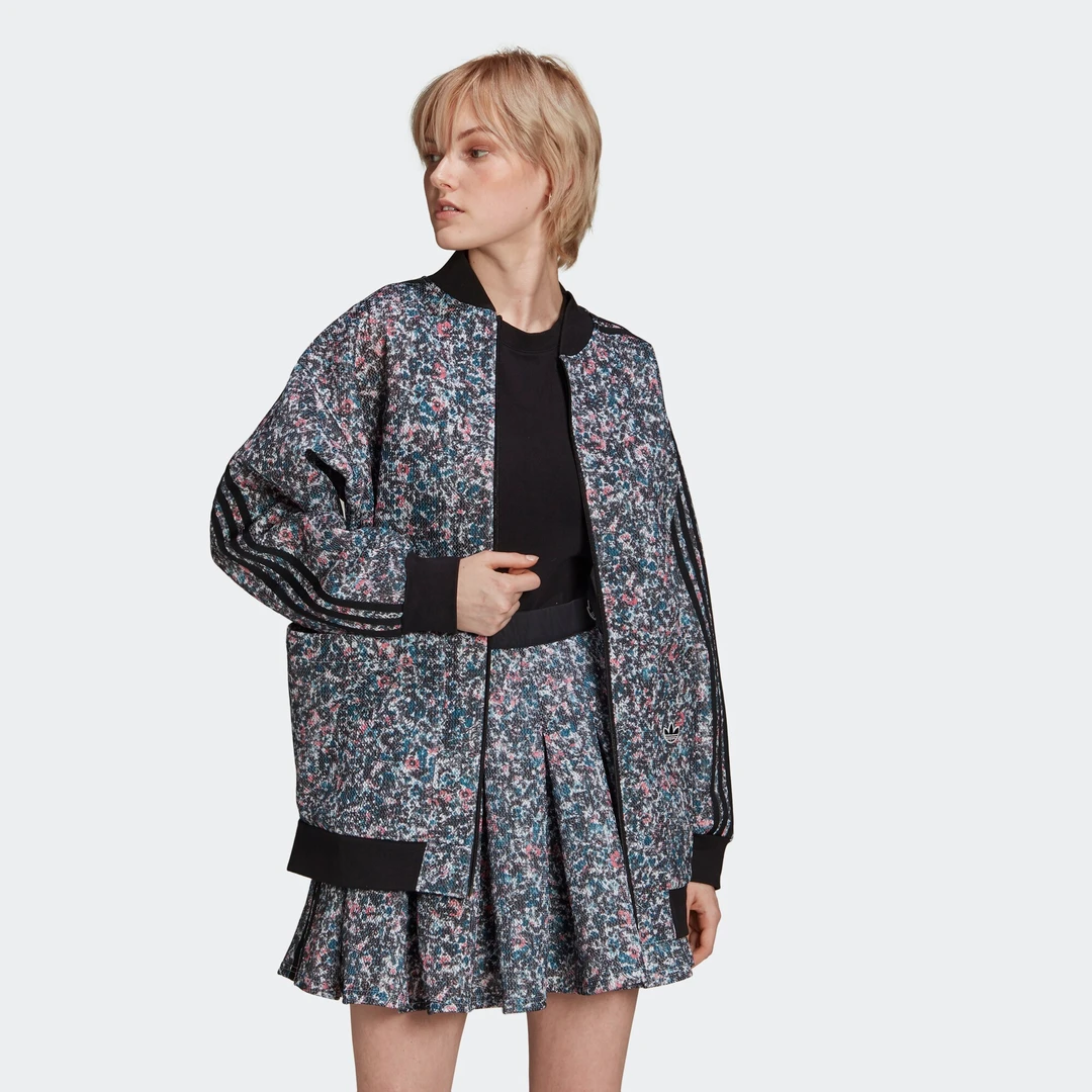 阿迪达斯女服外套运动休闲飞行员夹克印花宽松LONG BOMBER GN3029