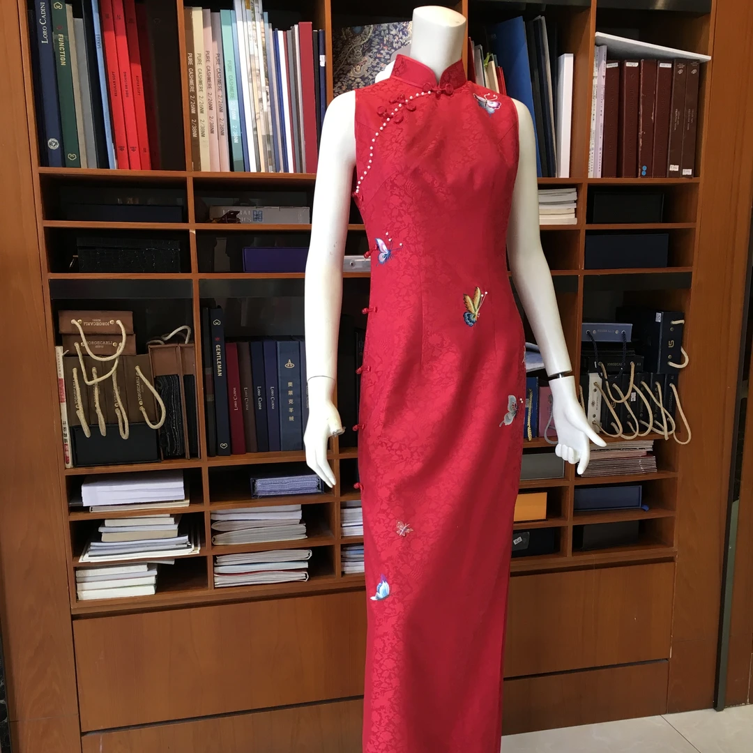 苏锦凤穿牡丹刺绣旗袍