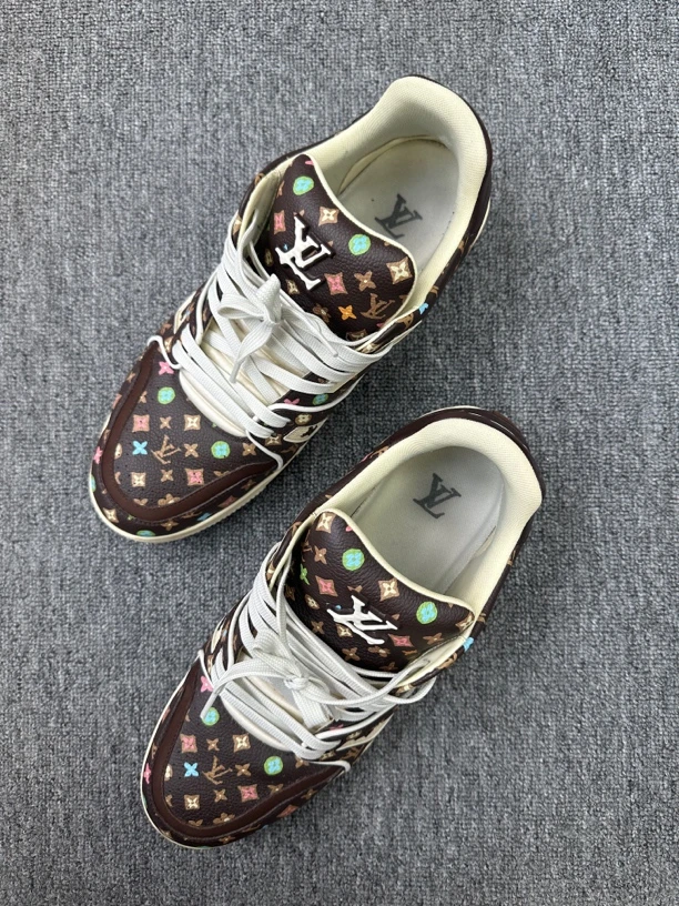 43 lv trainer Tyler 棕色 95新