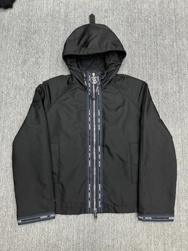 95新 BURBERRY/博柏利 Burberry 尼龙冲锋衣 48码轻微勾丝95新