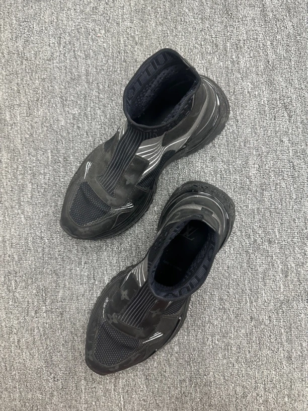 95新 LouisVuitton/路易威登 40 lv runaway 运动鞋黑色