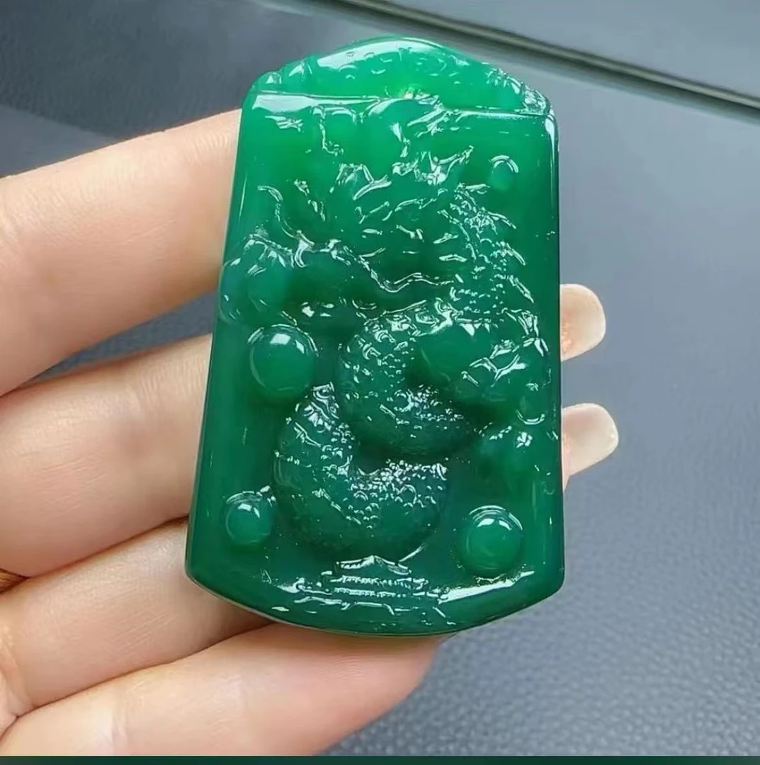 玛瑙玉髓吊坠绿色龙牌挂件吊坠牌子龙行天下（多样化发货）配绳子