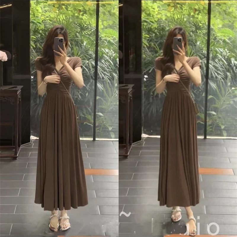 舟渡晚风2025新款法式茶歇捏褶收腰V领修身气质连衣裙长裙子夏季
