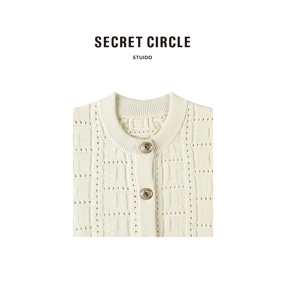 SECRET CIRCLE·秘社 简约复古纽扣字纹图案圆领针织开衫 18593