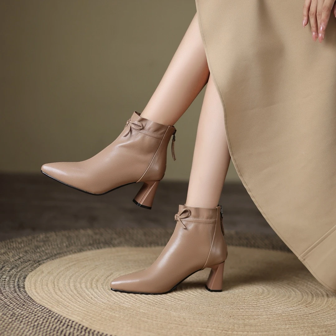 2024新款气质秋冬真皮加绒短靴尖头百搭高跟时尚粗跟洋气瘦瘦靴
