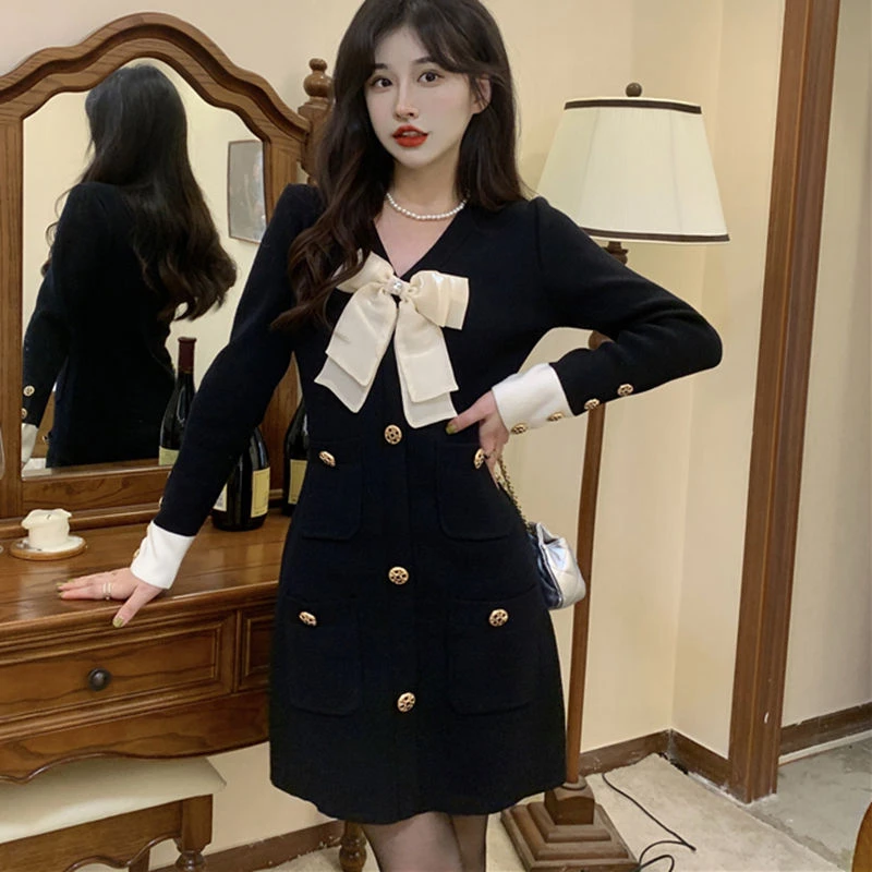 配大衣内搭针织连衣裙秋冬女装小香风蝴蝶结裙v领收腰显瘦毛衣裙