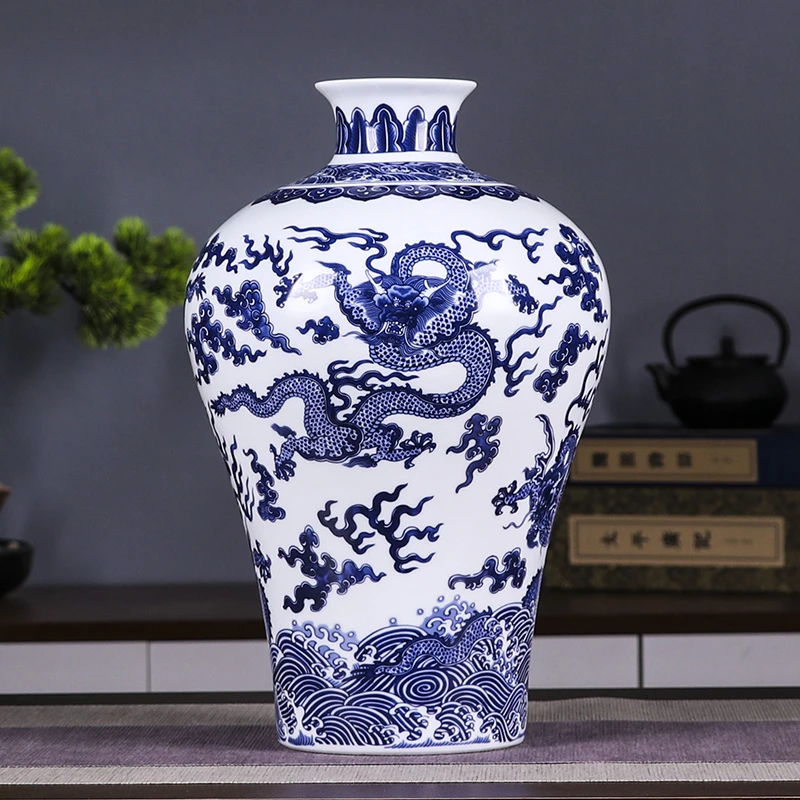 景德镇陶瓷客厅玄关博古架摆件青花海水云龙纹梅瓶