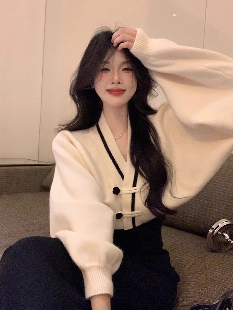 新中式国风拼色v领毛衣开衫外套女冬季2024新款别致宽松短款上衣