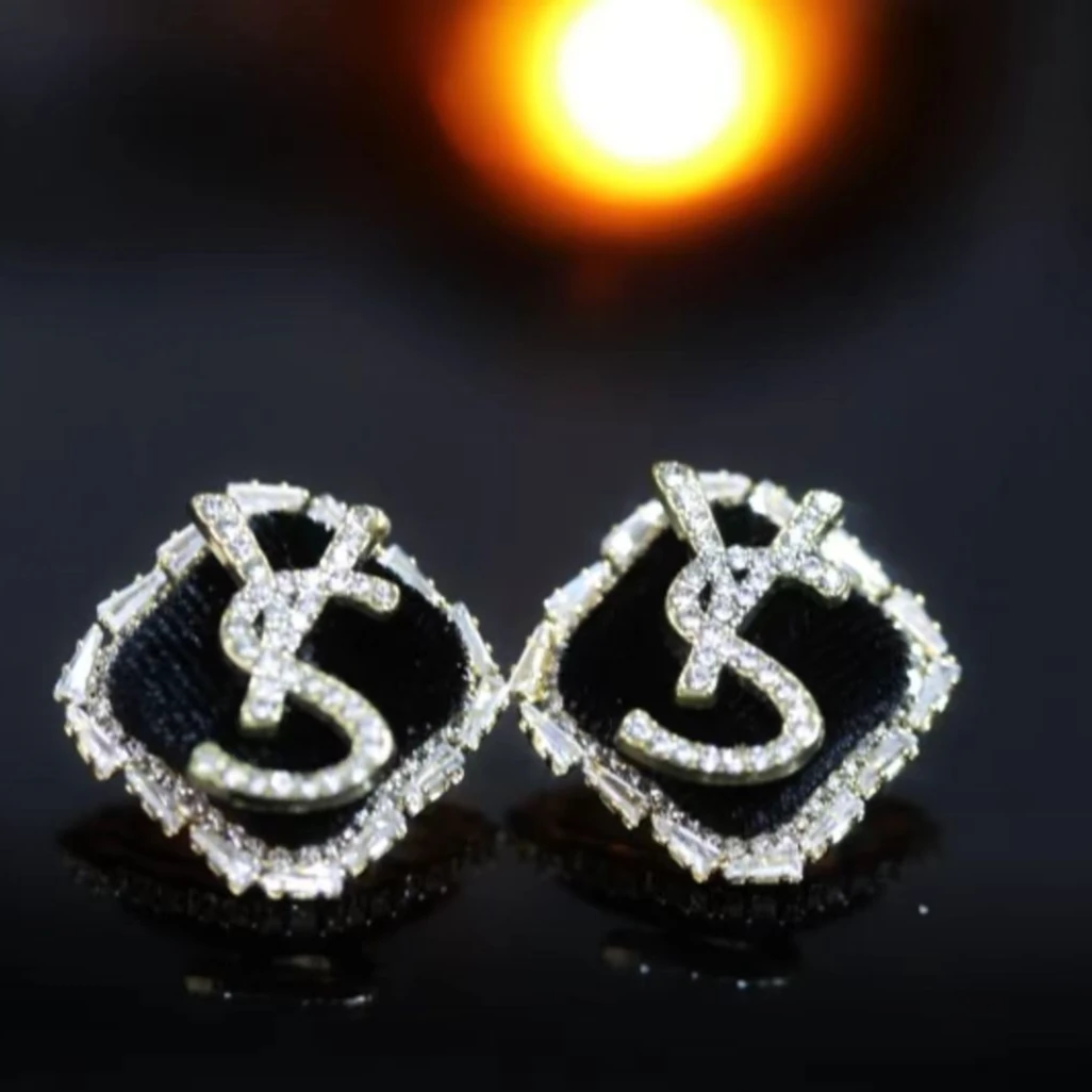 铜合金布艺耳饰 新款网红爆款气质百搭时尚字母耳钉 A601