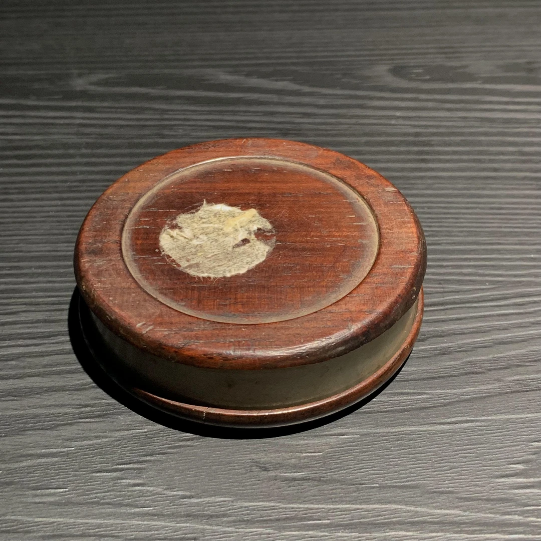 Lot 485 清代和田玉圆砚