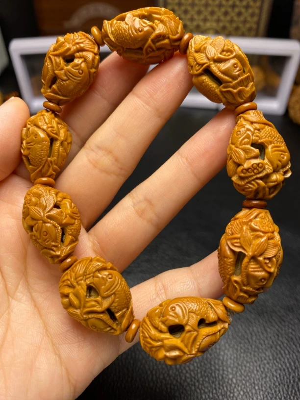 橄榄核雕 鱼戏莲花