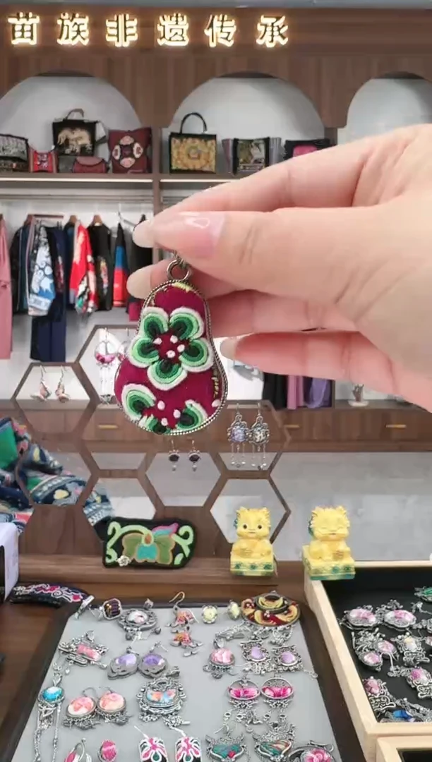 【闪购商品】织绣扶光苗族古绣49