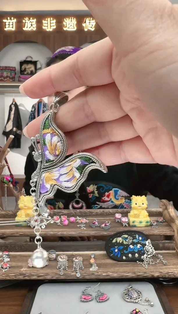 【闪购商品】织绣扶光苗绣传承83