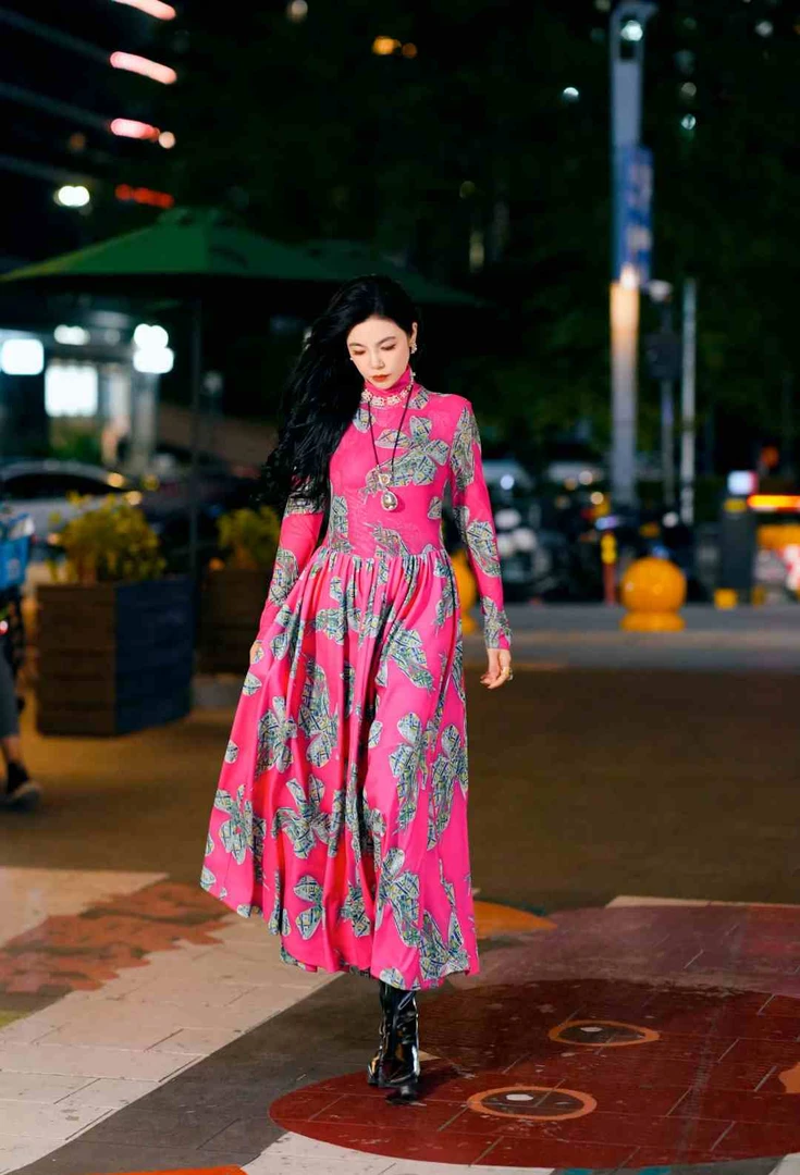 HZHJ新款设计师款 粉底蝴蝶结 长袖连衣裙 显瘦轻奢通勤999