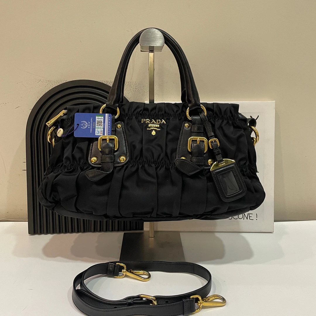 95新 Prada/普拉达 【蔡包紫】黑金尼龙褶皱手提斜挎波士顿