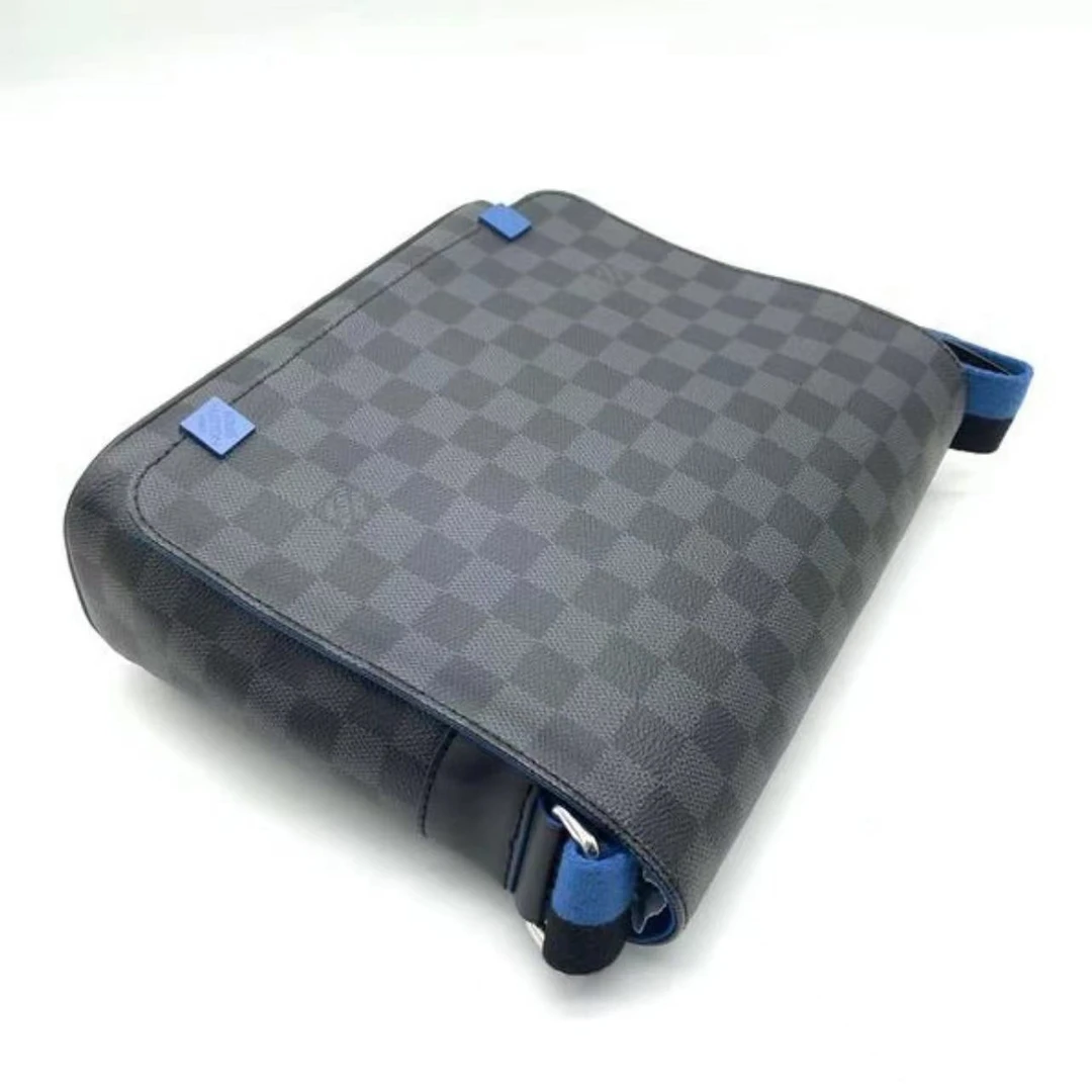 99新 LouisVuitton/路易威登 98新男黑色黑棋盘格翻盖邮差包0097