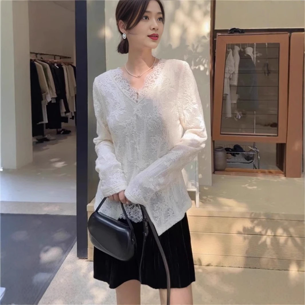 2024绵羊毛混纺蕾丝法式小上衣拼接睫毛蕾丝纽扣装饰秋冬套头毛衣