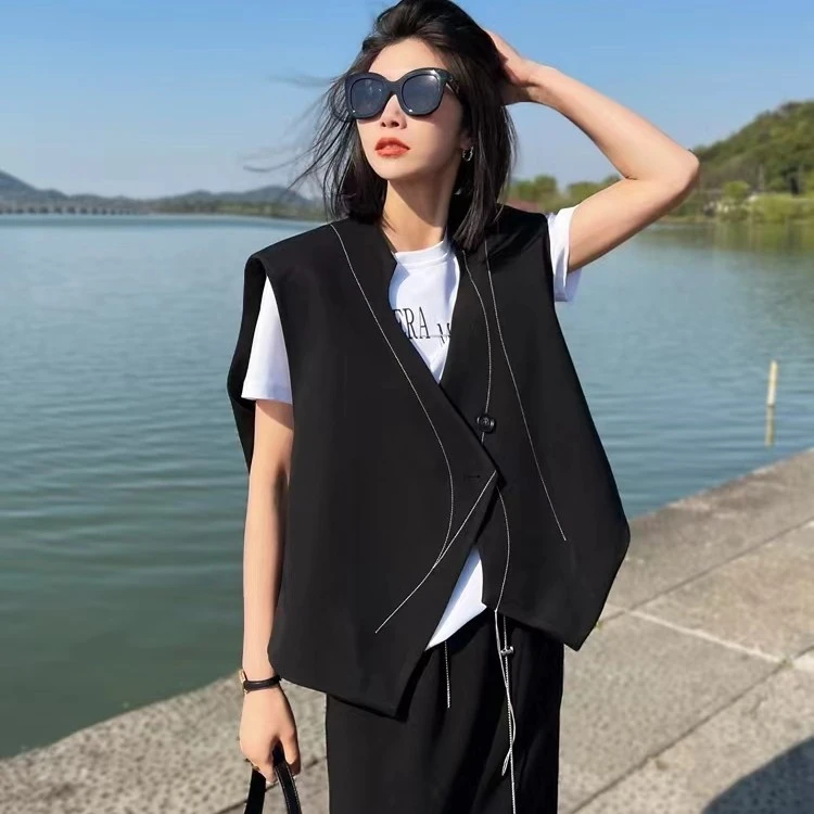 火火/ 新款日系简约虚线不规则设计感马甲女新品百搭网红气质上衣