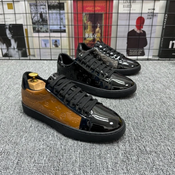 欧洲站冬季加绒百搭潮流压花时尚系带软底男士板鞋两色可选休闲鞋