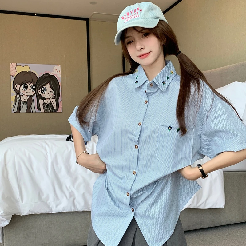 韩版学院风刺绣蓝色条纹短袖衬衫夏季新款设计感小众休闲宽松上衣