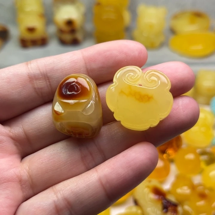 琥珀颈饰未镶嵌琥珀蜜蜡