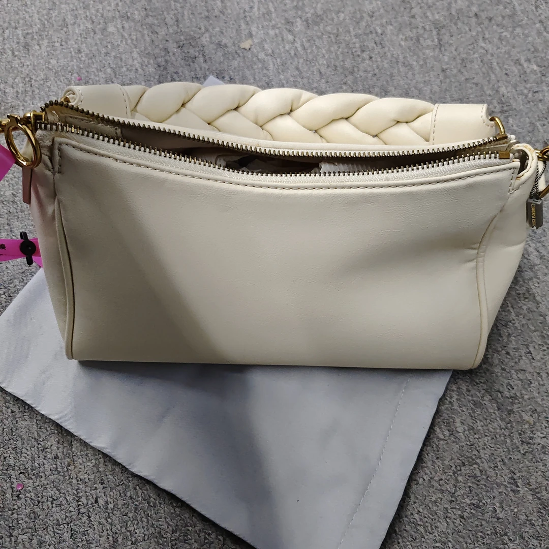99新 CHARLES & KEITH 单肩斜挎包C258701