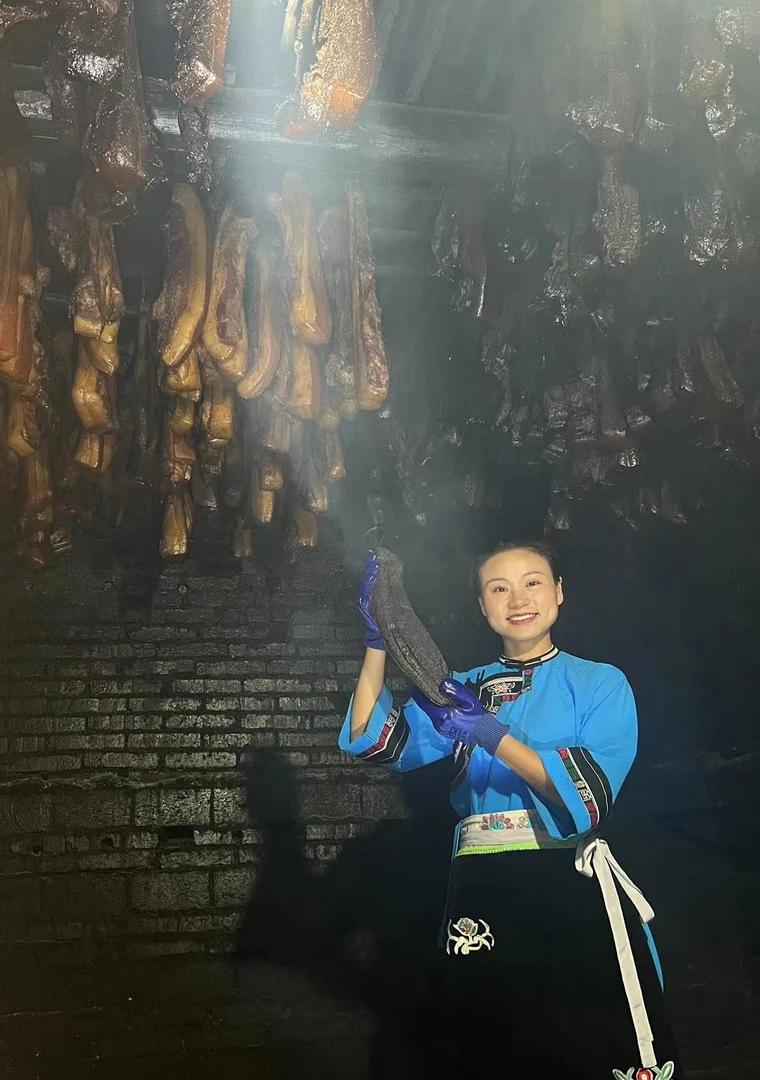 【腊肉排骨猪脚】现场挑选称重 默认烧皮
