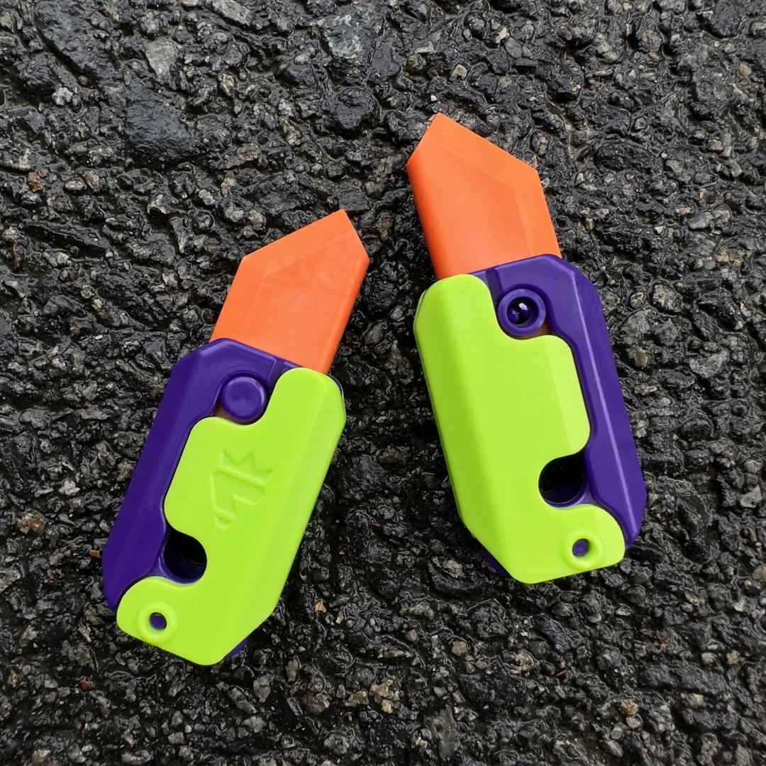 新款3D小胡萝卜刀 可折叠重力小刀塑料迷你推牌解压玩具创意礼物