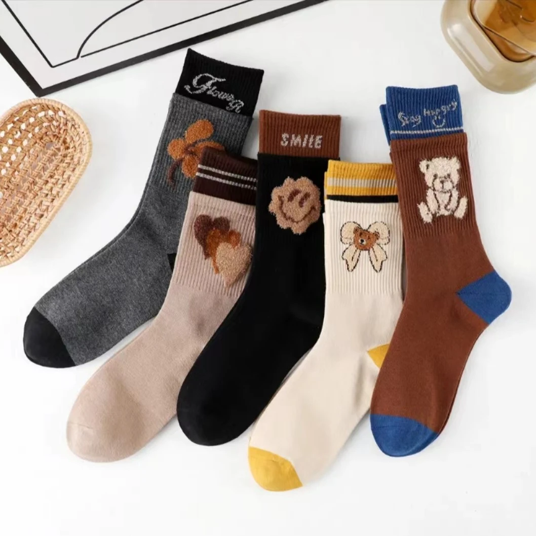 潮流新款保暖刺绣棉袜网红女袜日系小熊卡通棉袜中筒潮袜ins女士