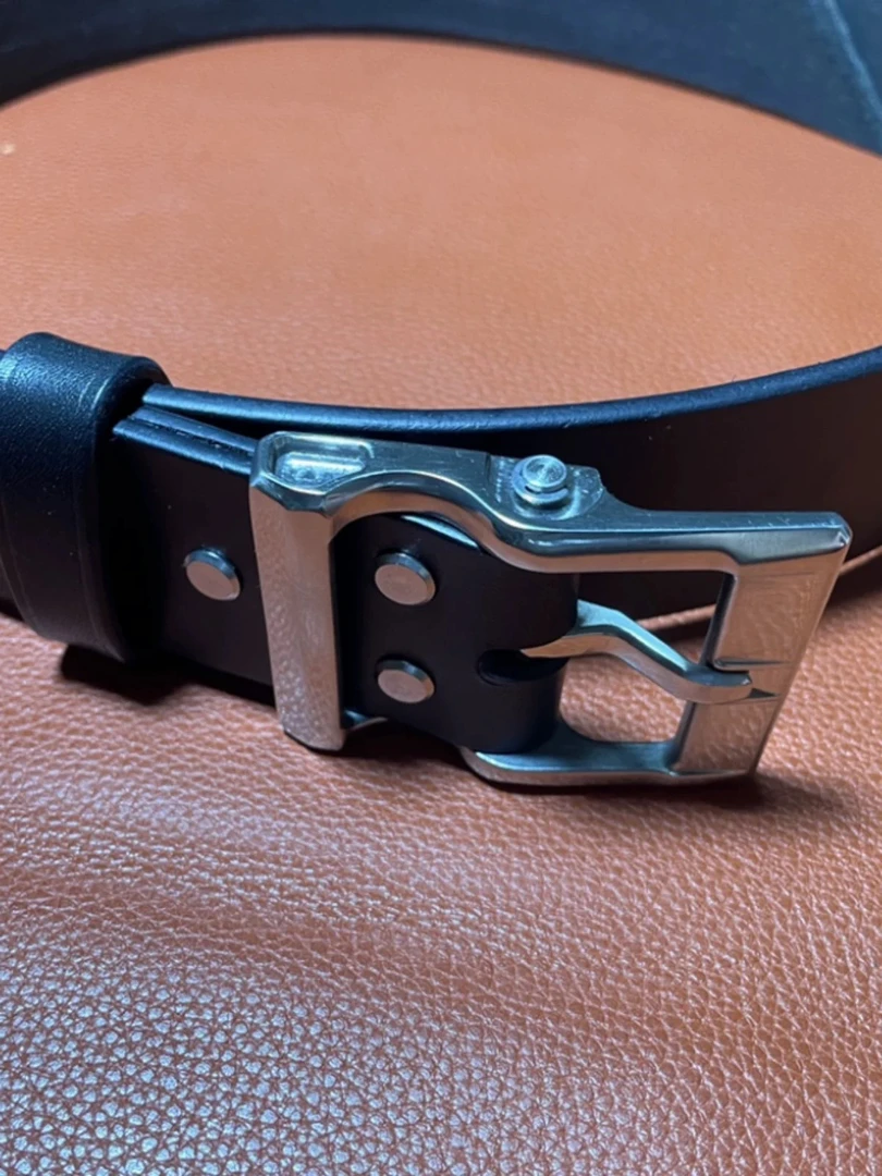 日本和宏黑色栎木透染多脂马鞍革 高油脂腰带料 皮带料 皮革材料