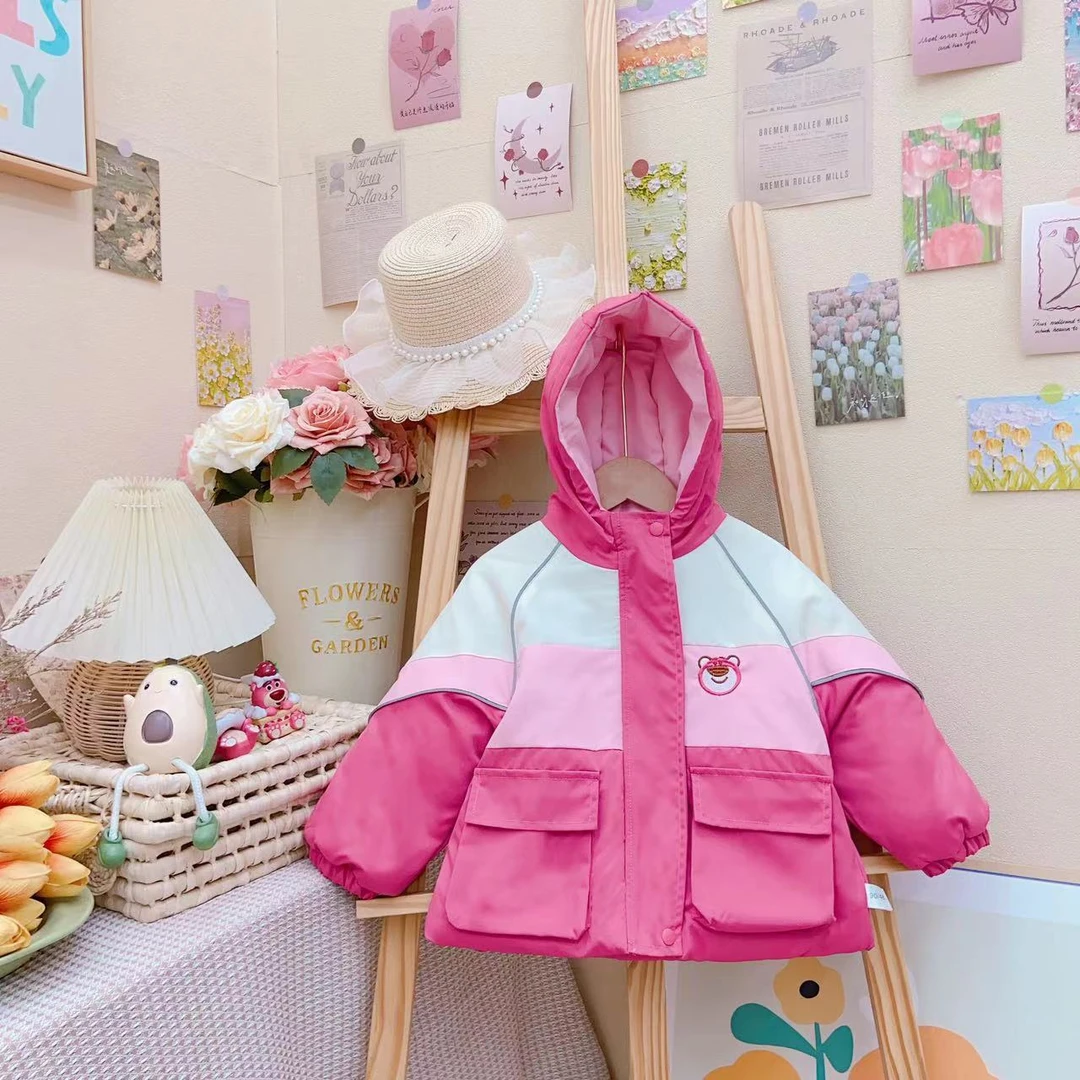 冬款新款时尚甜美卡通草莓熊加绒加棉撞色连帽外套.D-M1032