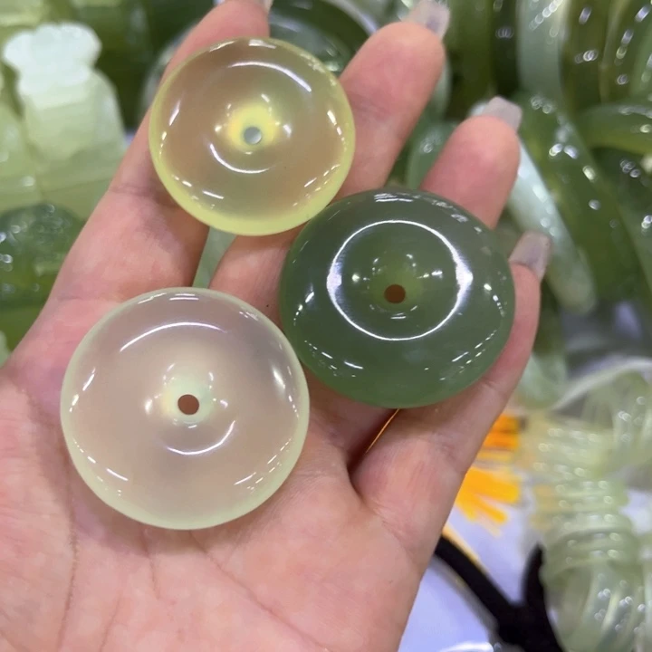 蛇纹石玉吊坠合金超****）