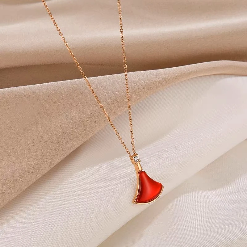 钛钢项链 钛钢项链小裙子扇形钛钢项链女百搭锁骨链小众