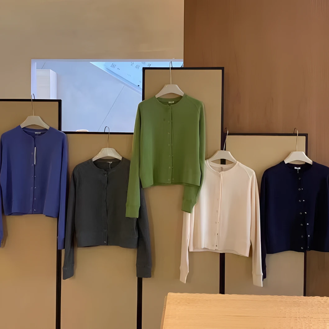 早春小标休闲百搭高级感圆领暗扣宽松开衫外套A955