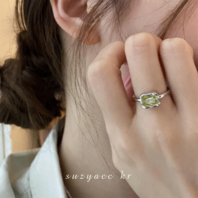 合金合成锆石戒指 小众设计绿葡萄方钻戒指女气质开口食指戒简约