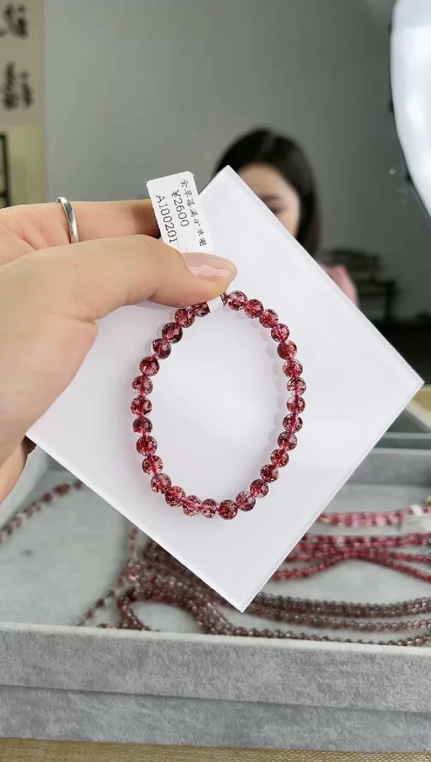 【闪购商品】水晶手串未镶嵌满矿正红金草莓单圈手串 100201
