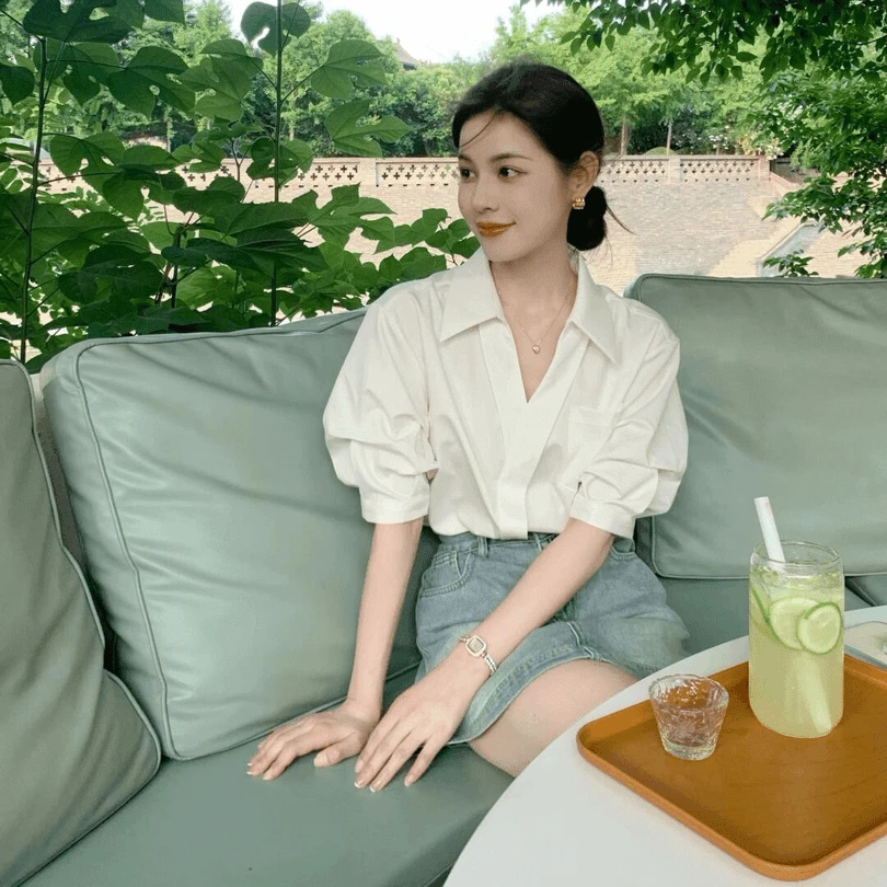 白色V领短袖衬衫女夏季设计感小众法式独特别致法式绝美上衣