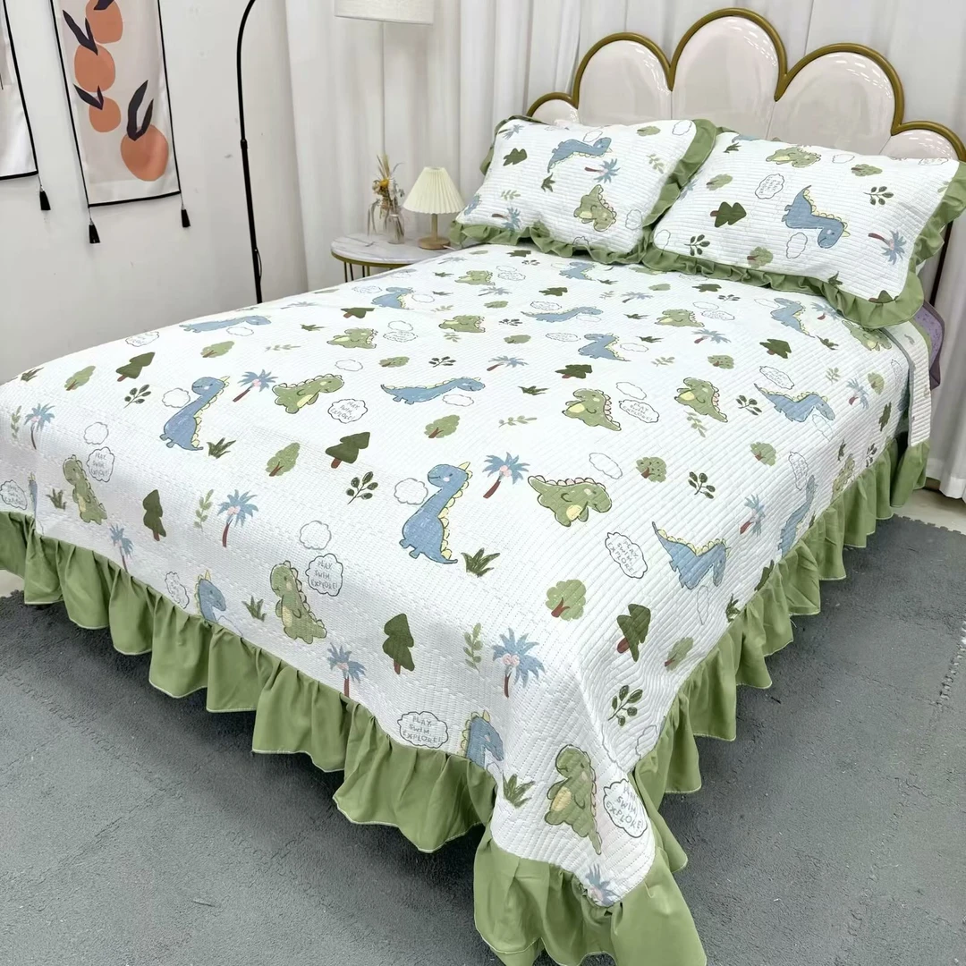 【裙边床盖】<小恐龙-绿>2.4X2.4m<±5cm><含裙边>绗缝多功能水洗