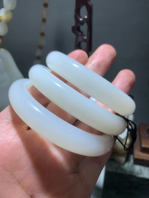 56-59 圈口 和田玉羊脂玉手镯