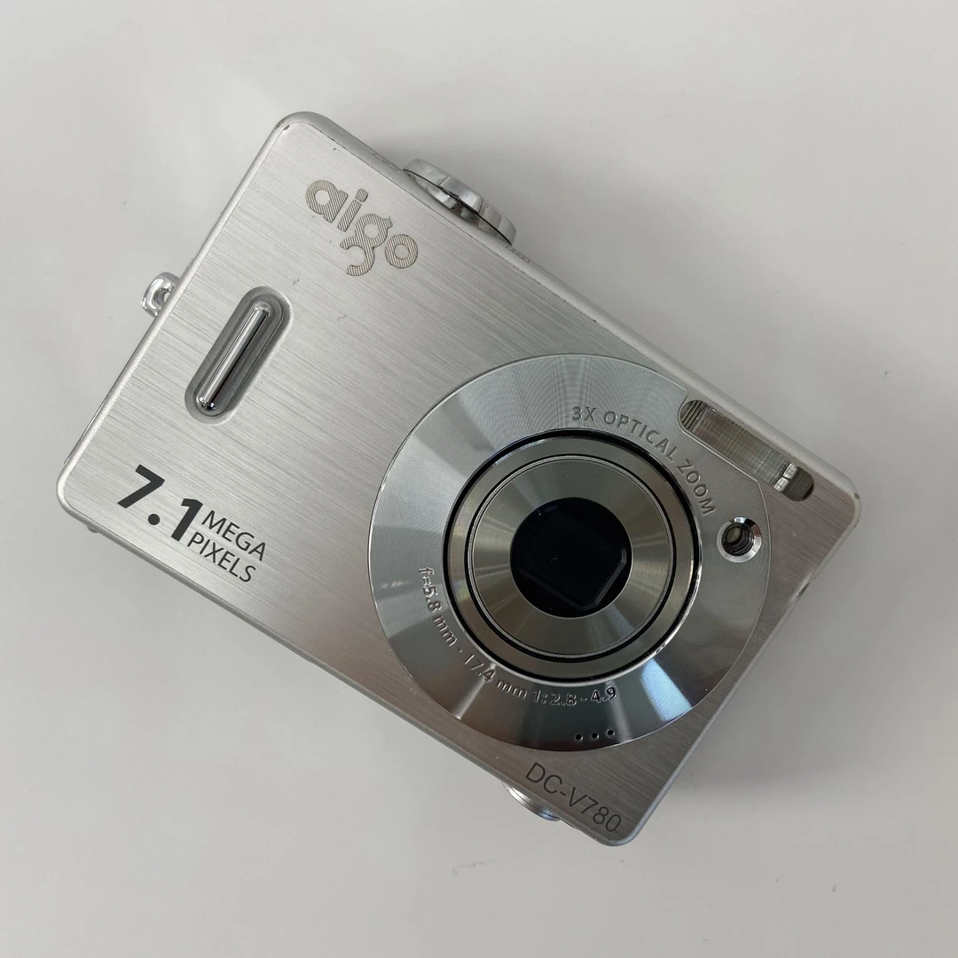 95新 aigo/爱国者 DC-V780  710万像素3倍光学变焦复古银ccd