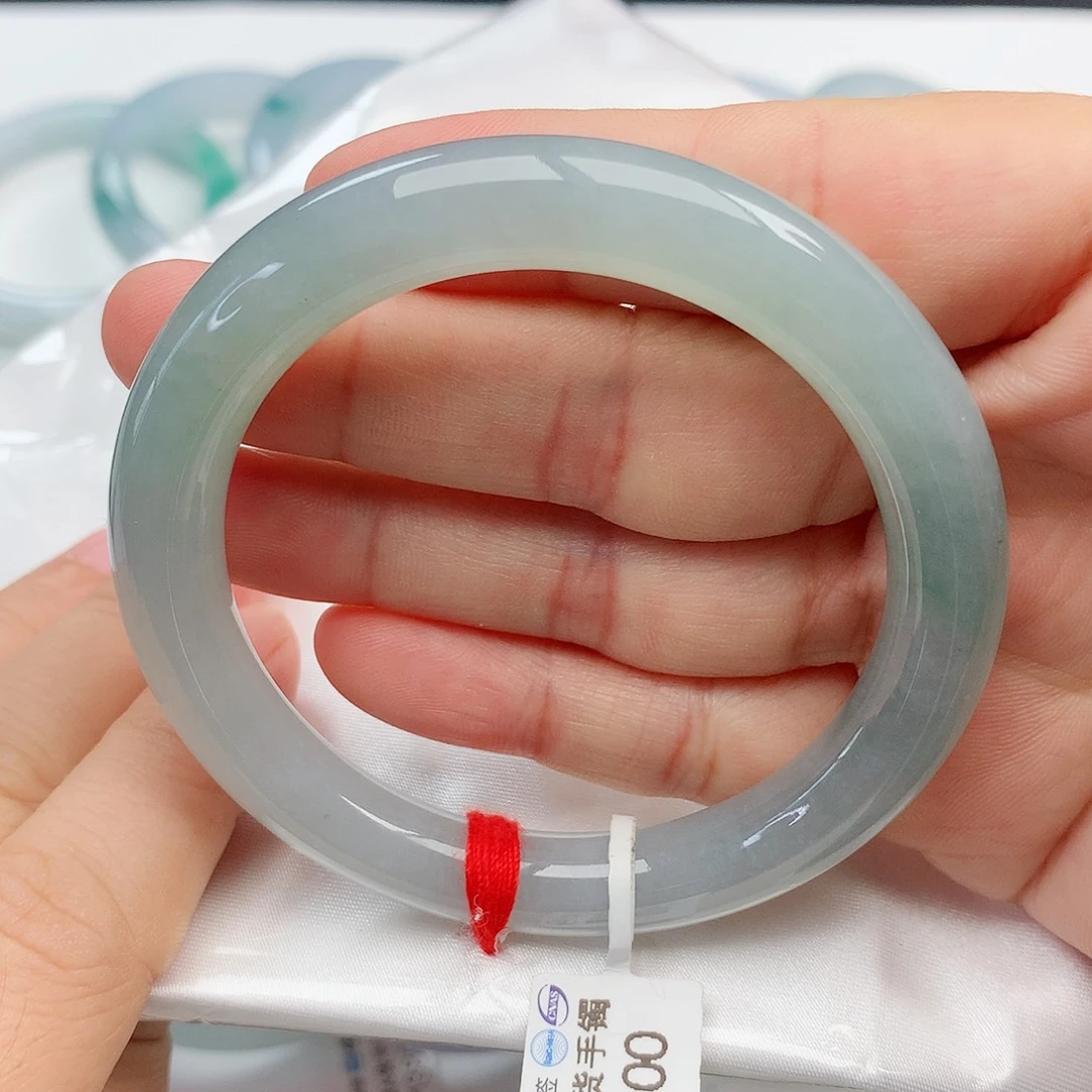 翡翠手镯未镶嵌天然翡翠